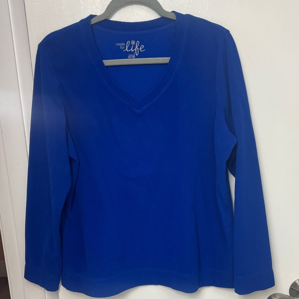 Made for life, Women’s Long Sleeved, V-neck fleece, Royal Blue, Sz. Large, GUC